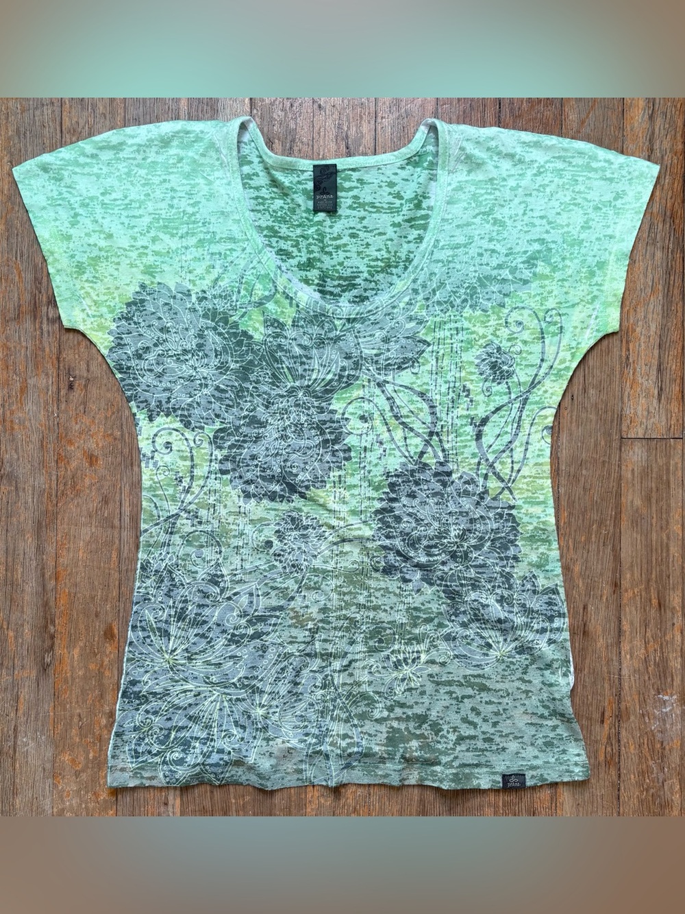 prAna Women’s Green Patterned Short Sleeve Shirt ~ sz Medium